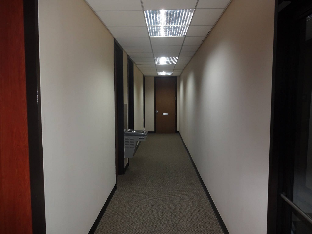 hallway-t8-fluorescent-lighting