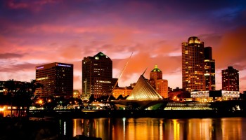 milwaukee-wi-at-night